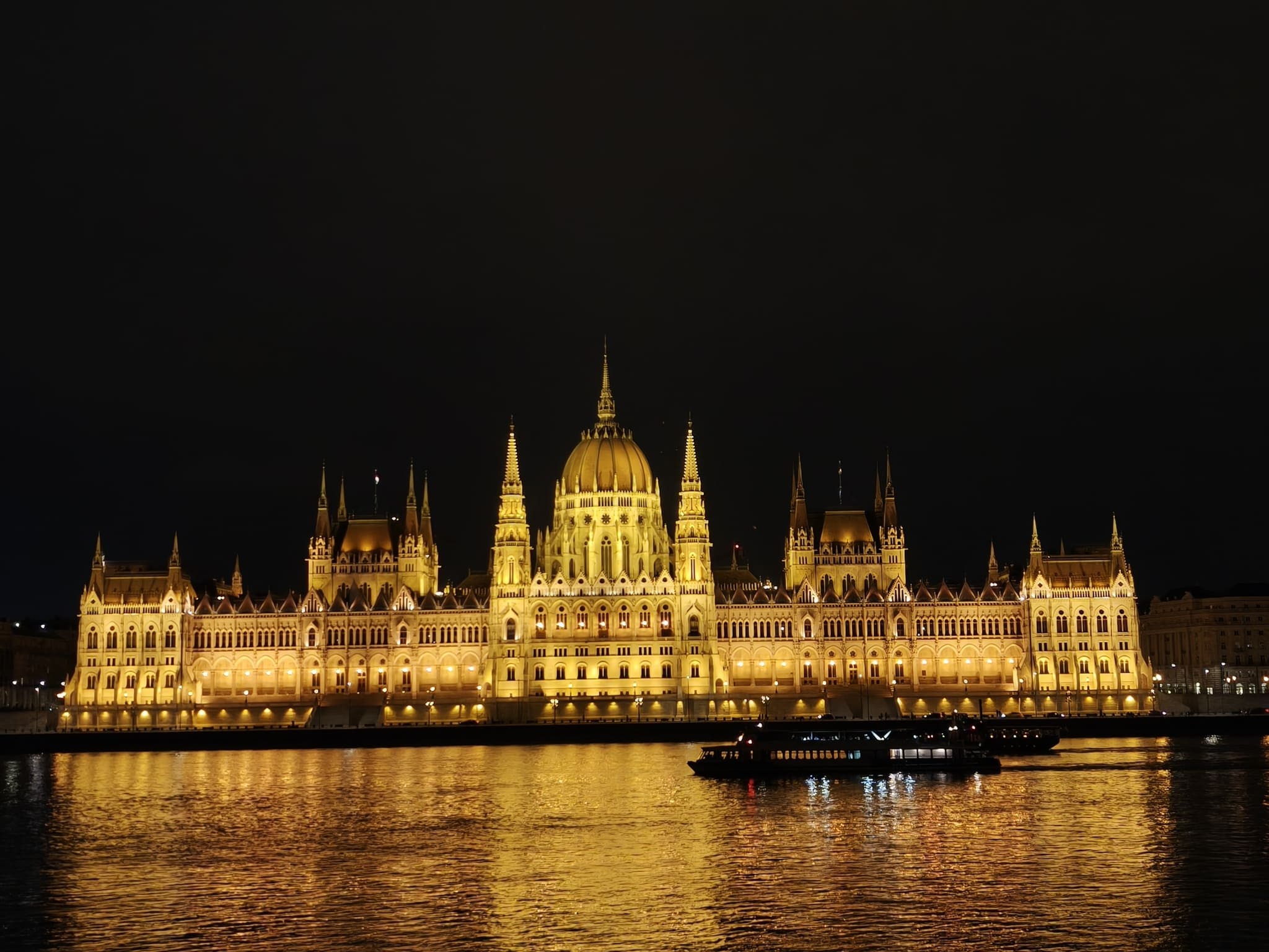 IMG budapest parlement hongrois 0111180950 1