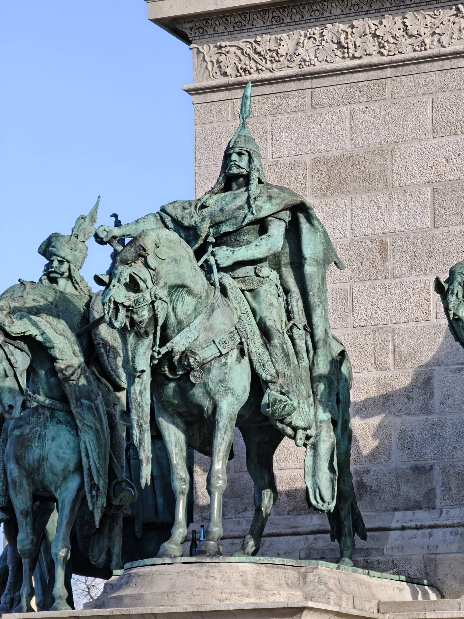 IMG budapest place heros 0104104419