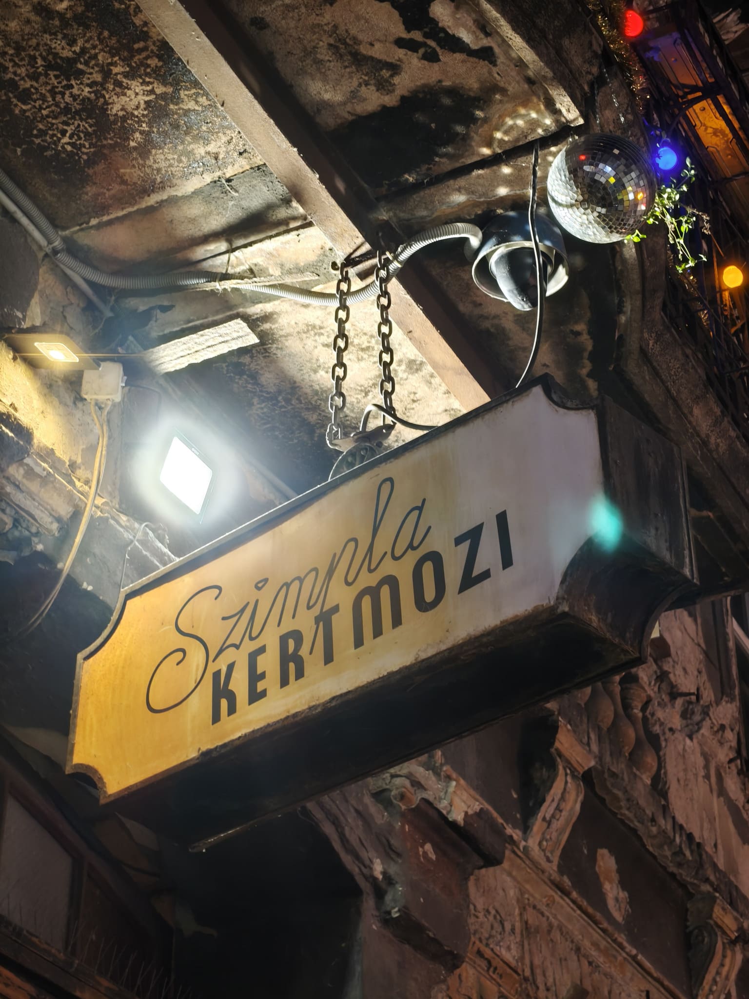 IMG budapest szimpla kert 0205220043
