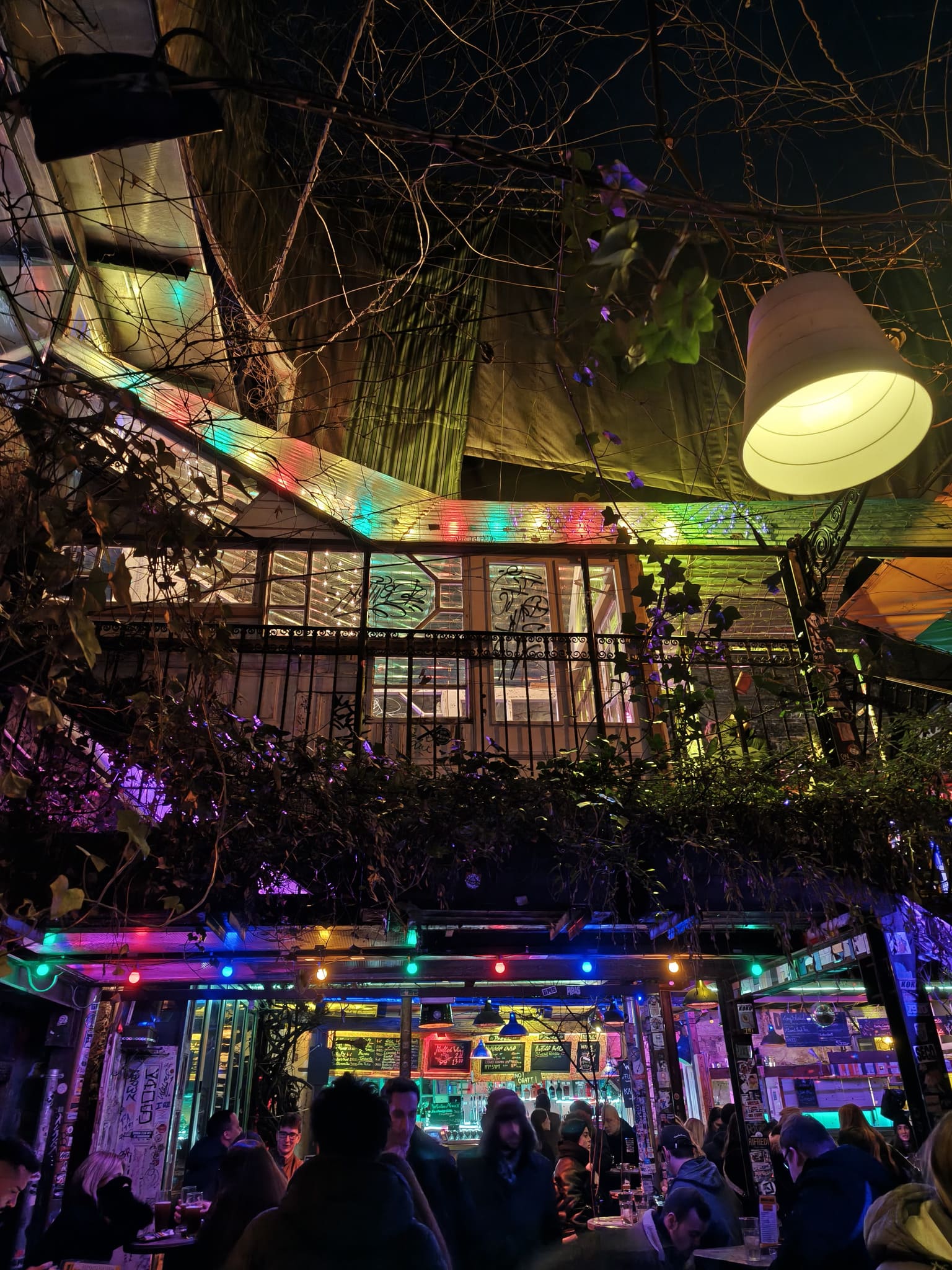IMG budapest szimpla kert 0205220313